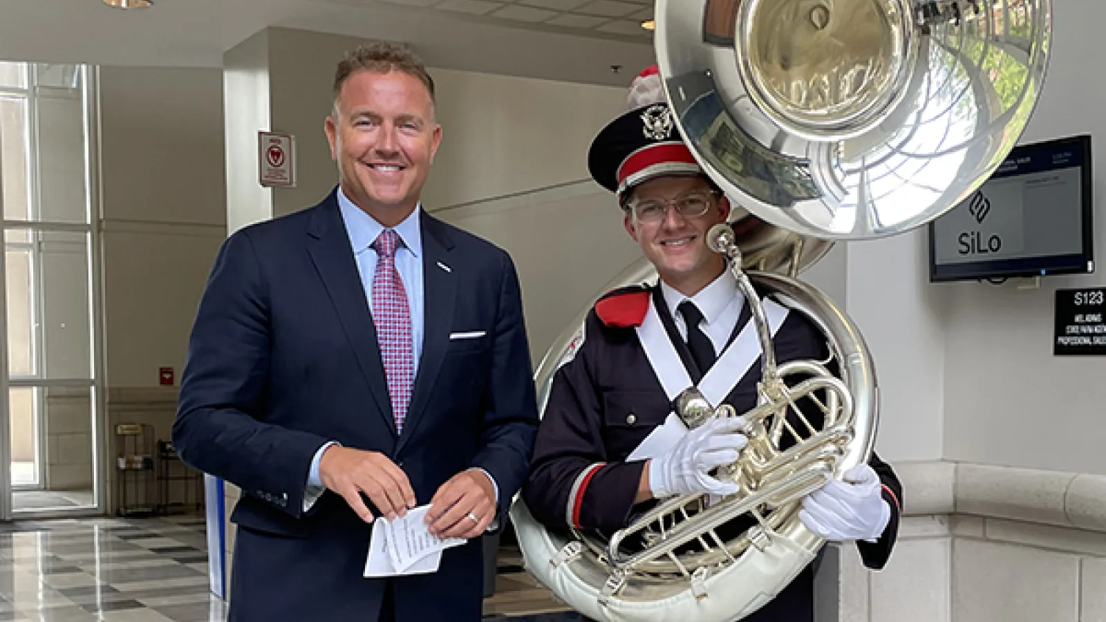 ESPN's Kirk Herbstreit meets sousaphone player Avery Voress