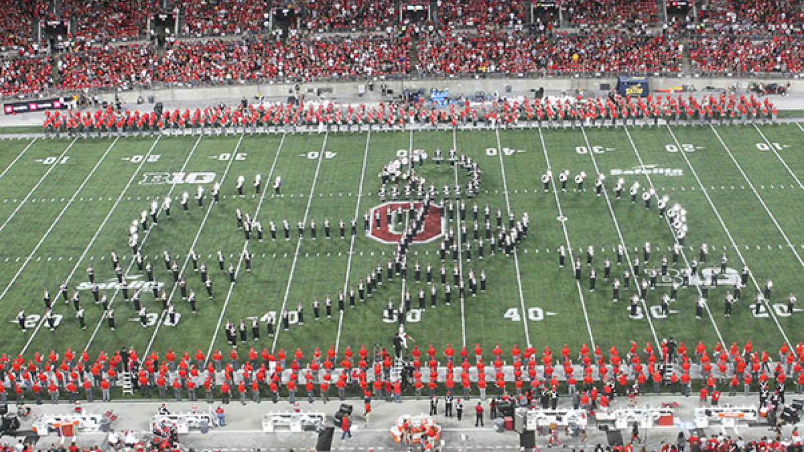 Marching band forms a running back in a Heisman trophy pose