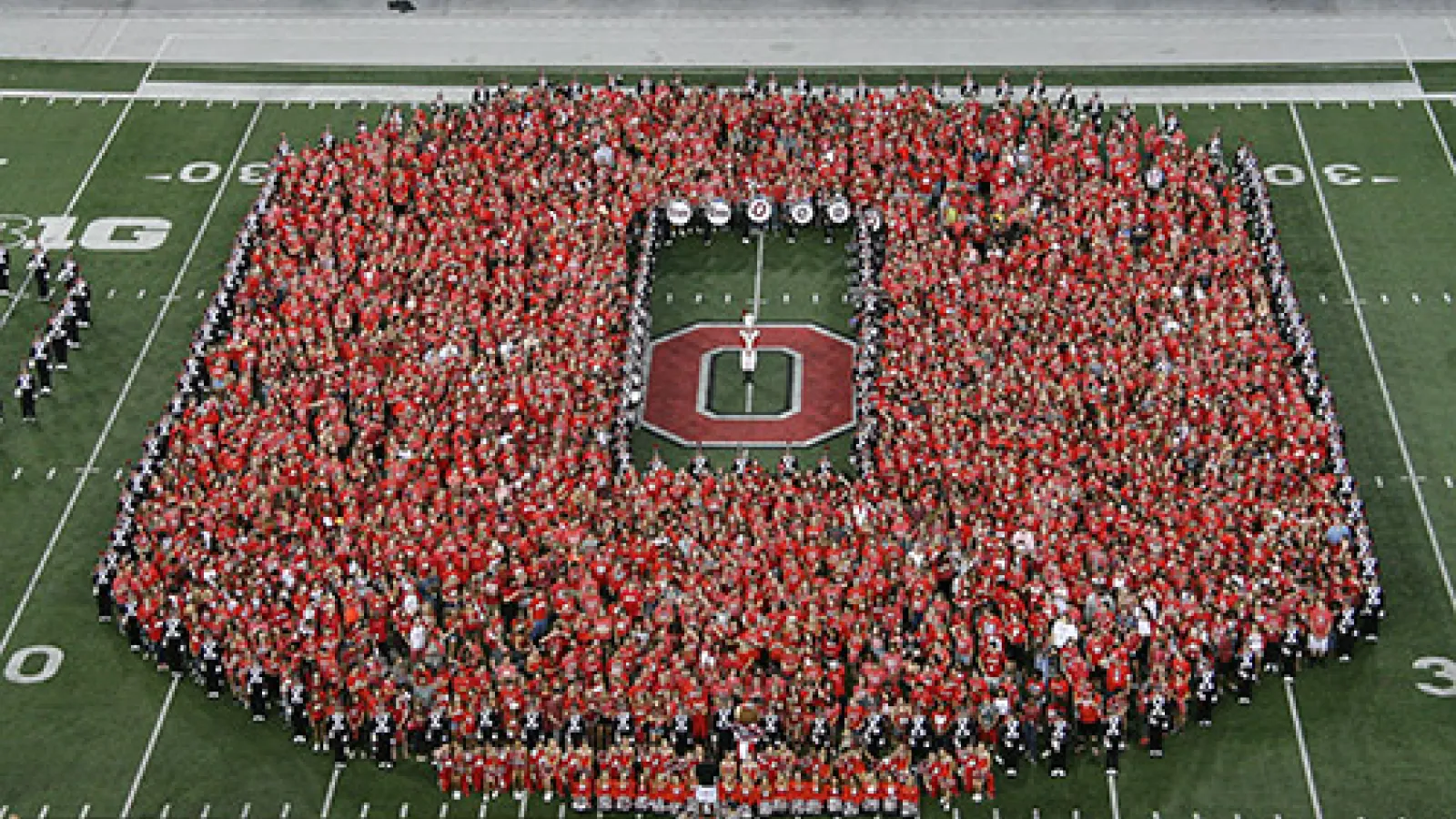 Fans form a Block O during the 2018 Buckeye Kickoff