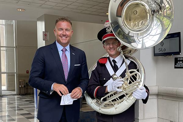 ESPN's Kirk Herbstreit meets sousaphone player Avery Voress