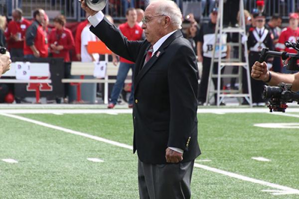 Earle Bruce dotting the "i" Photo of Earle Bruce dotting the "i"